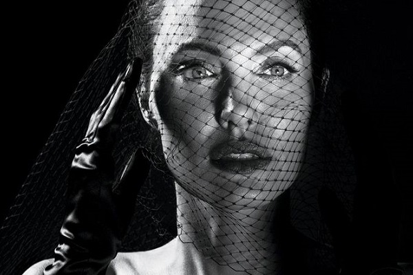 Анжелина Джоли: «Сумасшедшая любовь проходит быстро, любовь двух сумасшедших — никогда!» Анжелина Джоли: «Сумасшедшая любовь проходит быстро, любовь двух сумасшедших — никогда!»